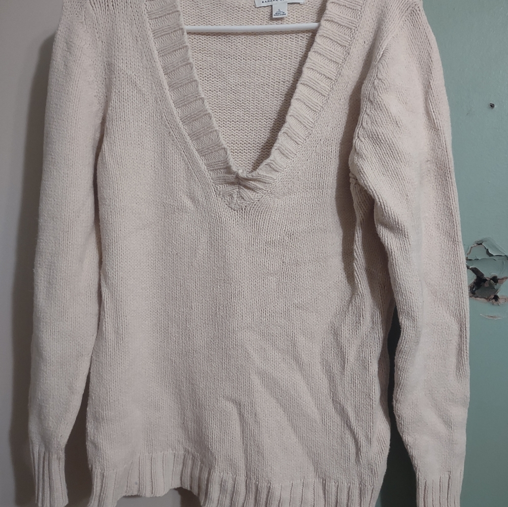 Woman's size L Soft Ivory‎ colored knitted banana republic sweater